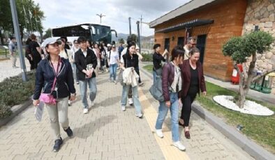 Güney Kore’nin Sancheong-Gun kentinin belediye çalışanları Efes Tarlası Yaşam Köyü’nü ziyaret etti