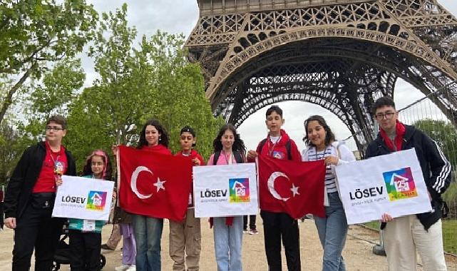 LÖSEV yurtdışı gezilerine devam ediyor. Lösemi ile mücadele eden ve tedavi süresince LÖSEV’den destek alan çocuklar dünyayı geziyor