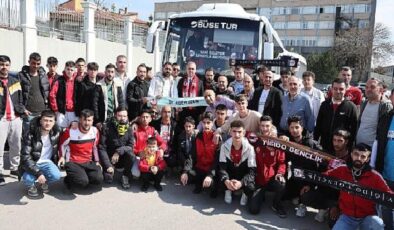 Sivas Belediye Başkanı Dr. Adem Uzun, deplasmanda oynanacak Trabzonspor-Sivasspor karşılaşması öncesi kırmızı beyazlı taraftarları Trabzon’a yolcu etti