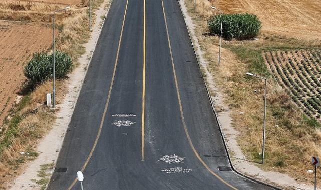 Aydın Büyükşehir Belediyesi, kent genelinde eş zamanlı olarak sürdürülen yol yapım çalışmalarına devam ediyor