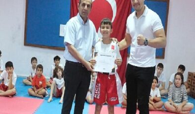 Kemer Belediyesi Kick Boks sporcuları kuşak atladı