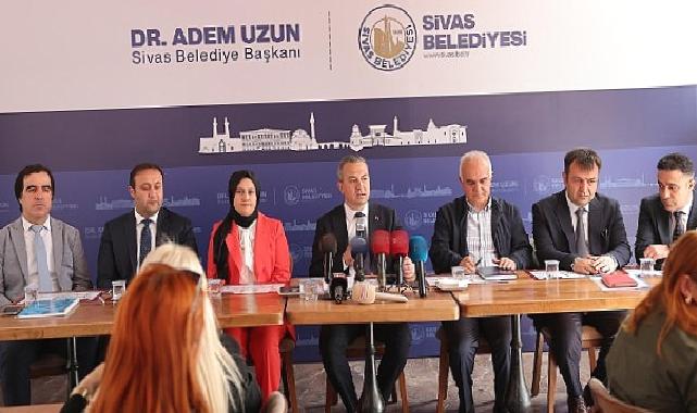 Sivas Belediye Başkanı Dr. Adem Uzun, kentte görev yapan basın mensuplarıyla bir araya geldi